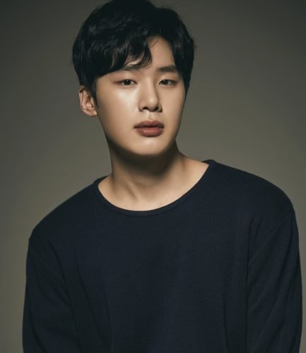Kim Dong Hee Profile| Contact Details (Phone number, Instagram, Facebook)